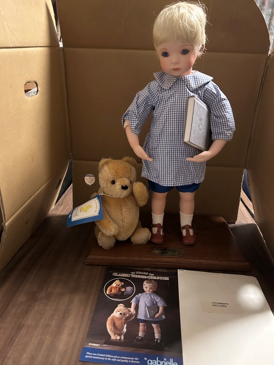 ガブリエル社製　クラシック・プーさん　クリストファーロビン・ビスクドール　ガブリ（美術品・骨董品）の商品画像 - 査定依頼日：2025年10月4日 - 最高査定価格：100,000円