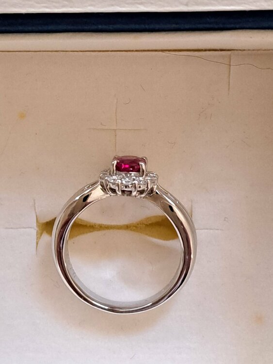 ルビーとダイヤが付いた重さは10グラムの指輪（金・貴金属）の商品画像 - 査定依頼日：2026年4月3日 - 最高査定価格：250,000円