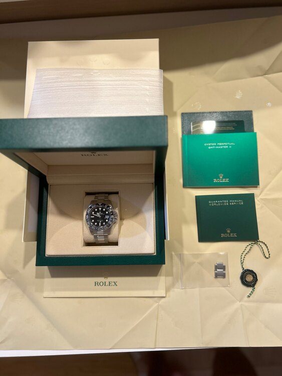 126710GRNR（高級時計）の商品画像 - 査定依頼日：2025年1月21日 - 最高査定価格：2,700,000円