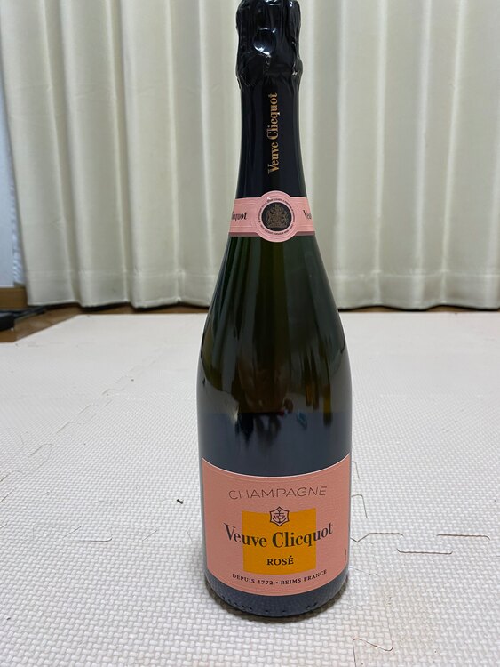 ヴーヴ・クリコローズラベルロゼ（お酒）の商品画像 - 査定依頼日：2025年3月27日