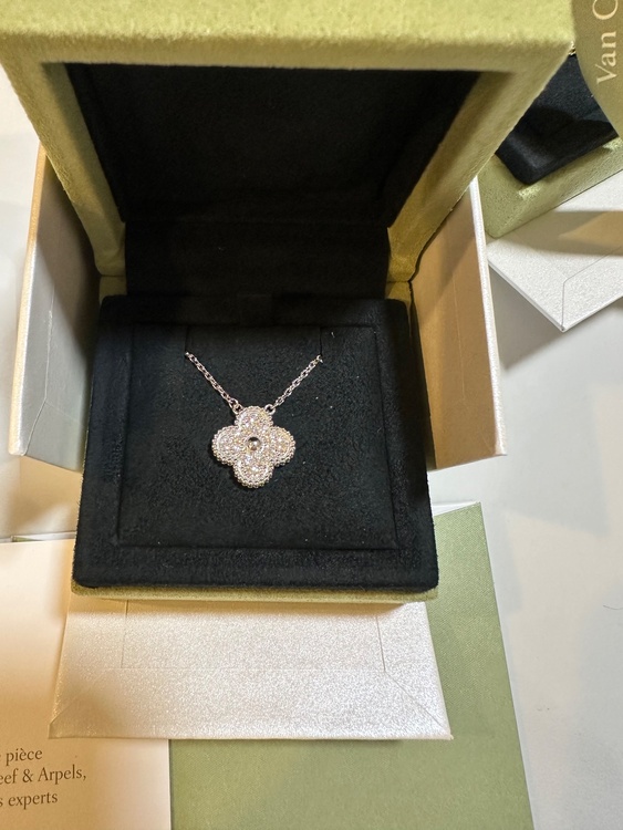 ヴァンクリアルハンブラ ダイヤ（宝石）の商品画像 - 査定依頼日：2026年1月18日 - 最高査定価格：900,000円