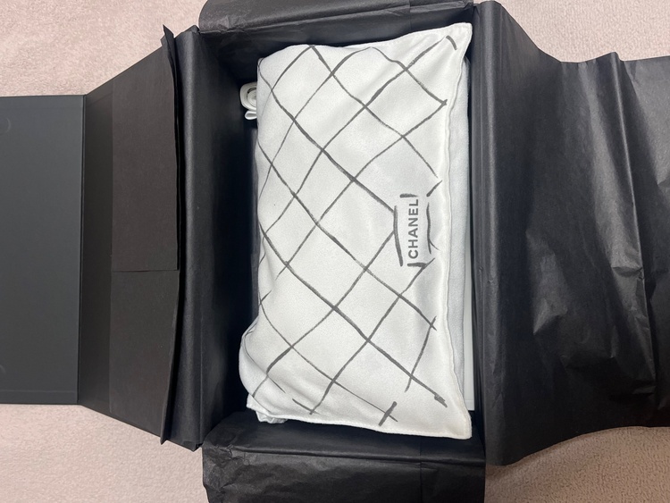 クラシック　フラップ  バッグ23  A01113 C3906（ブランドバッグ）の商品画像 - 査定依頼日：2026年2月14日 - 最高査定価格：980,000円