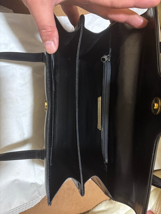 ジバンシィ  （ブランドバッグ）の商品画像 - 査定依頼日：2025年5月9日 - 最高査定価格：2,000円