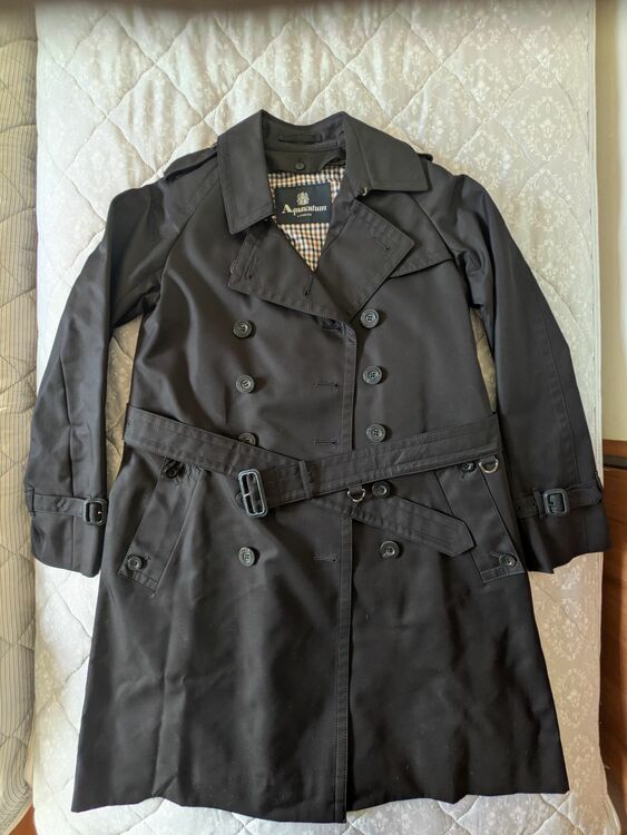 アクアスキュータム　トレンチコート（古着・ファッション）の商品画像 - 査定依頼日：2025年11月16日 - 最高査定価格：1,200円