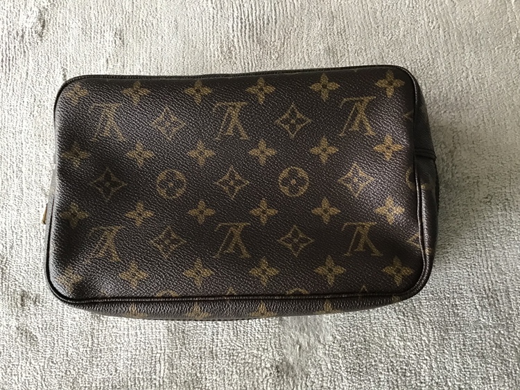 化粧ポーチ（ブランドバッグ）の商品画像 - 査定依頼日：2022年5月7日 - 最高査定価格：15,000円