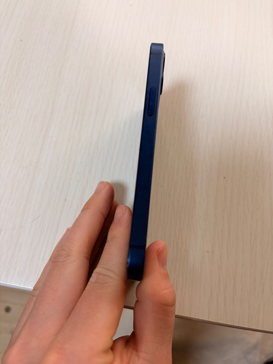 iPhone 12 mini 128GB docomo（スマホ）の商品画像 - 査定依頼日：2026年3月9日 - 最高査定価格：18,000円