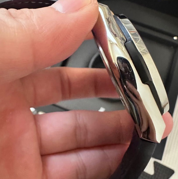 ウブロ クラシックフュージョン 525.NX.0170.Lr（高級時計）の商品画像 - 査定依頼日：2025年6月15日 - 最高査定価格：910,000円