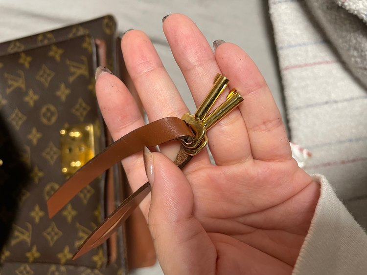 モンソー（ブランドバッグ）の商品画像 - 査定依頼日：2022年8月16日 - 最高査定価格：35,000円