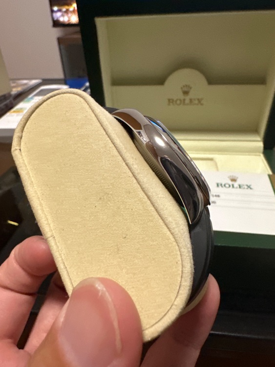 ロレックス パーペチュアル 114300（高級時計）の商品画像 - 査定依頼日：2025年6月24日 - 最高査定価格：1,100,000円