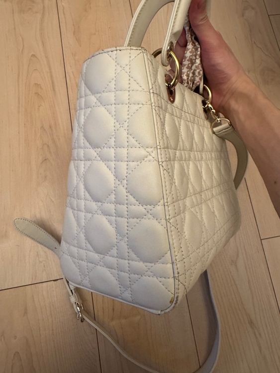 Lady Dior バッグ　ラージ（ブランドバッグ）の商品画像 - 査定依頼日：2026年5月9日 - 最高査定価格：160,000円