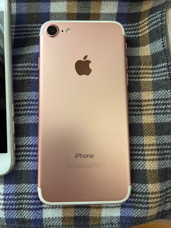 iPhone SE (第 3 世代) 64GB docomo（スマホ）の商品画像 - 査定依頼日：2026年3月27日 - 最高査定価格：18,000円