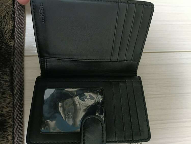 二つ折り財布（ブランド財布・小物）の商品画像 - 査定依頼日：2025年1月23日 - 最高査定価格：2,000円