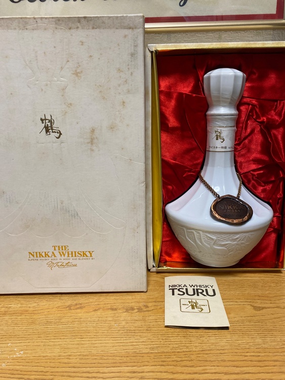 ニッカウイスキー鶴　760ml 43%（お酒）の商品画像 - 査定依頼日：2025年8月19日 - 最高査定価格：12,000円