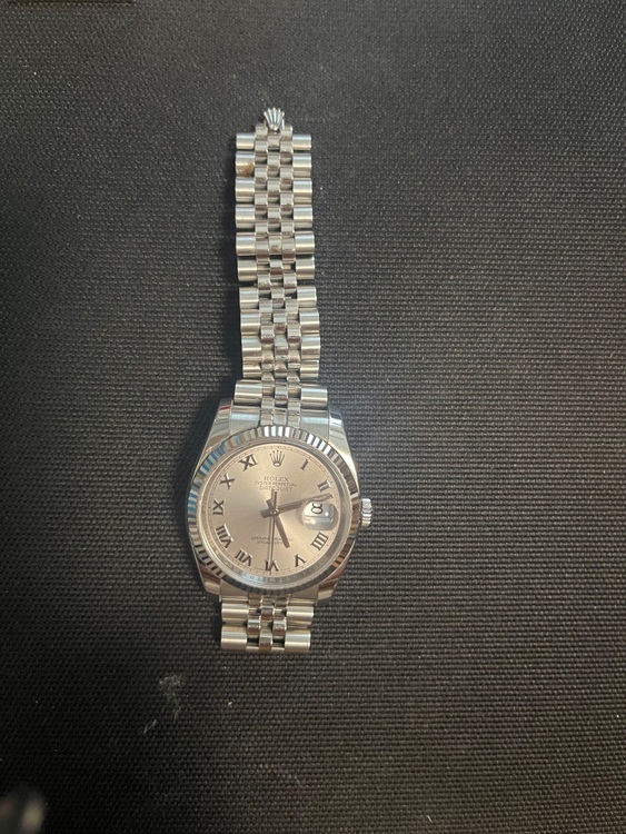 オイスターパーペチュアルデイトジャストSS/WGグレー大ローマ（高級時計）の商品画像 - 査定依頼日：2025年9月21日 - 最高査定価格：1,100,000円