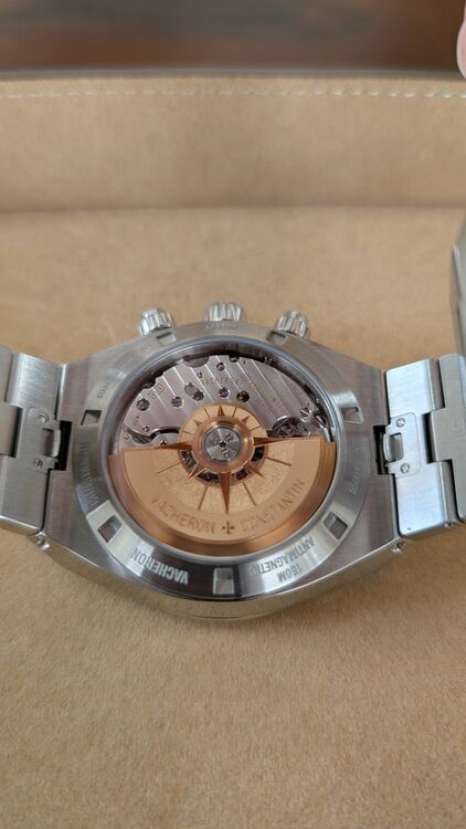 ヴァシュロン コンスタンタン オーヴァーシーズ 5500V/110A-B14（高級時計）の商品画像 - 査定依頼日：2025年8月15日 - 最高査定価格：3,450,000円