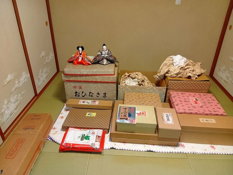 久月雛人形七段飾り一式（美術品・骨董品）の商品画像 - 査定依頼日：2026年9月15日 - 最高査定価格：5,000円