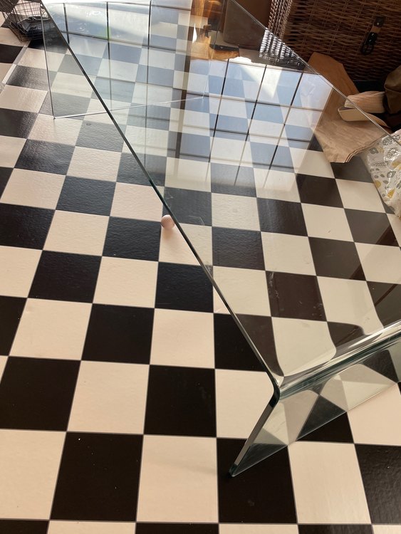 ガラステーブル（家具・寝具）の商品画像 - 査定依頼日：2023年2月25日