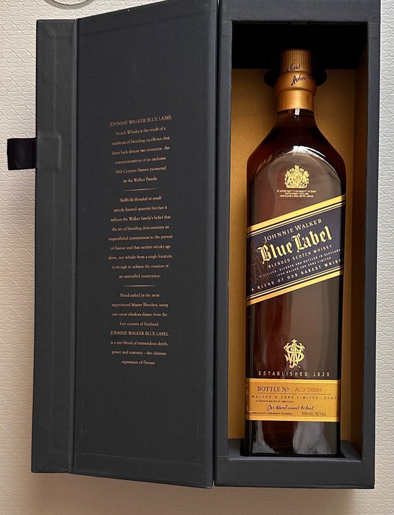 ジョニーウォーカー　ブルーラベル（お酒）の商品画像 - 査定依頼日：2025年6月19日 - 最高査定価格：12,000円