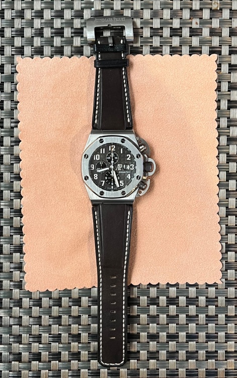 オーデマピゲ ロイヤルオークオフショア （高級時計）の商品画像 - 査定依頼日：2026年1月30日 - 最高査定価格：3,300,000円