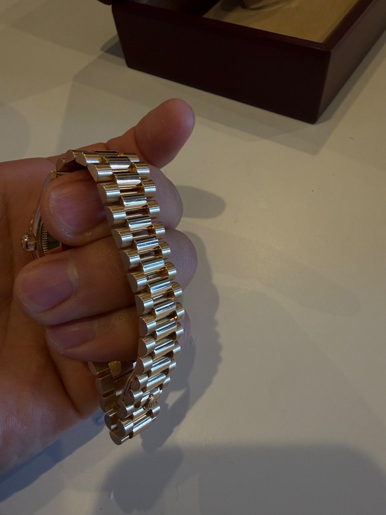 オイスター（高級時計）の商品画像 - 査定依頼日：2025年12月12日 - 最高査定価格：4,000,000円