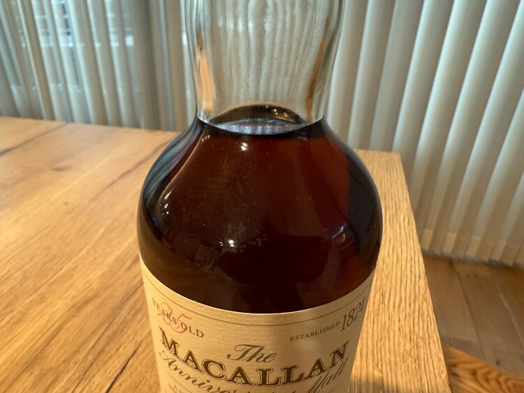 ウイスキー マッカラン （お酒）の商品画像 - 査定依頼日：2025年1月25日 - 最高査定価格：300,000円