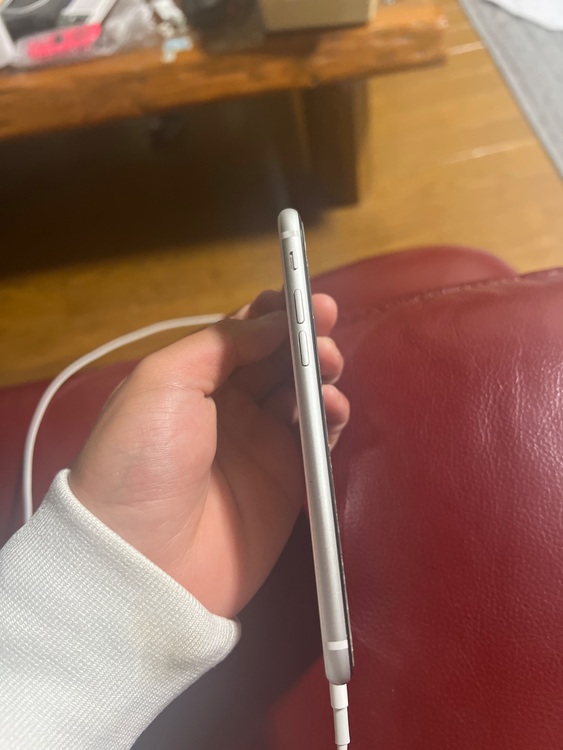 iPhone SE (第 3 世代) 128GB SIMフリー（スマホ）の商品画像 - 査定依頼日：2025年11月25日 - 最高査定価格：31,000円