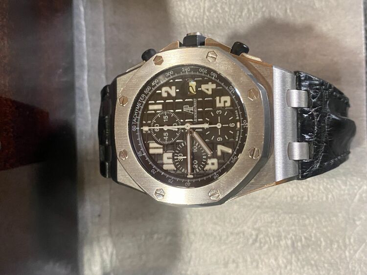 オーデマピゲ ロイヤルオークオフショア  25721st.oo.1000st.08.a（高級時計）の商品画像 - 査定依頼日：2025年6月28日 - 最高査定価格：3,050,000円