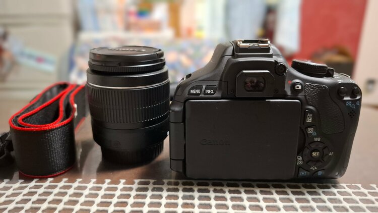 EOS Kiss x5 ダブルズームキット（カメラ）の商品画像 - 査定依頼日：2026年5月27日 - 最高査定価格：20,000円