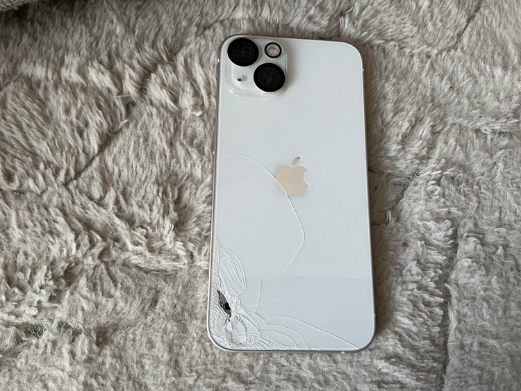 iPhone 13 128GB SIMフリー（スマホ）の商品画像 - 査定依頼日：2026年3月6日 - 最高査定価格：20,000円