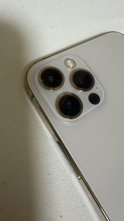 iPhone iPhone 12 Pro 256GB au（スマホ）の商品画像 - 査定依頼日：2026年9月26日 - 最高査定価格：33,500円