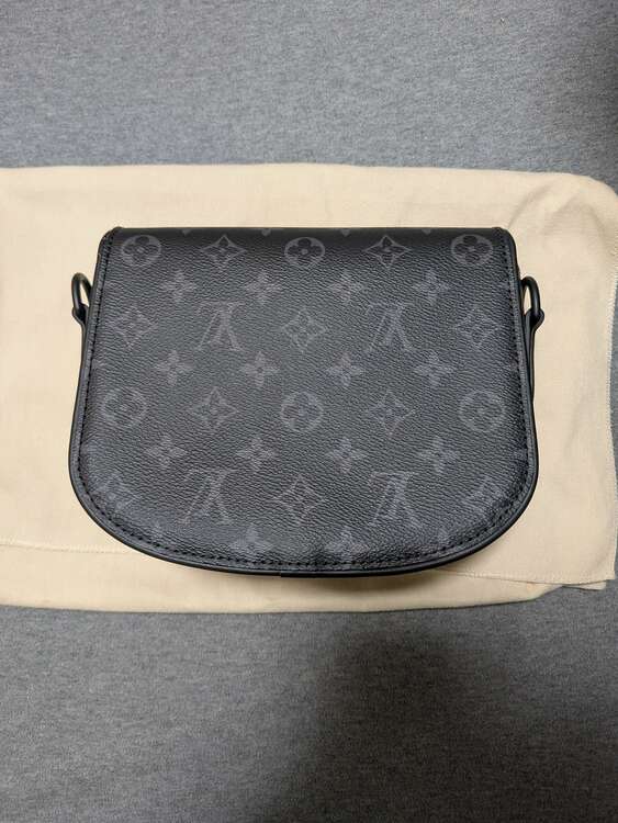 モノグラム エクリプス アルファ ウエアラブルウォレット（ブランドバッグ）の商品画像 - 査定依頼日：2025年4月25日 - 最高査定価格：260,000円