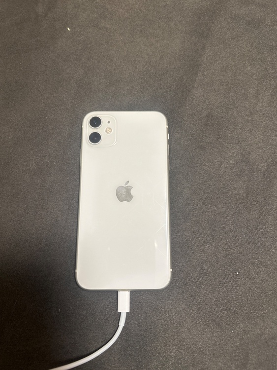 iPhone11 256GB au（スマホ）の商品画像 - 査定依頼日：2026年2月19日 - 最高査定価格：16,000円