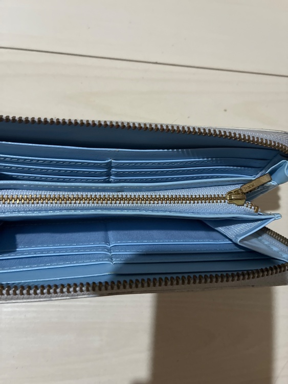 Disney シンデレラ　長財布　（ブランド財布・小物）の商品画像 - 査定依頼日：2026年2月7日 - 最高査定価格：300円