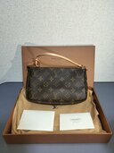 ポシェットアクセソワール（ブランドバッグ）の商品画像 - 査定依頼日：2026年2月28日 - 最高査定価格：90,000円