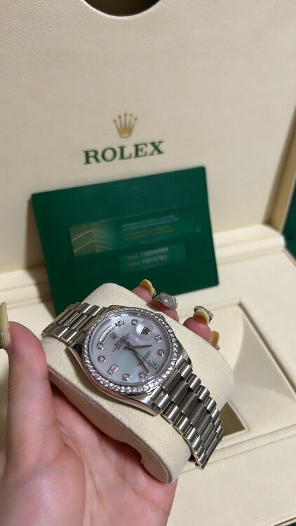 ロレックス デイデイト 128349RB（高級時計）の商品画像 - 査定依頼日：2025年1月8日 - 最高査定価格：5,100,000円