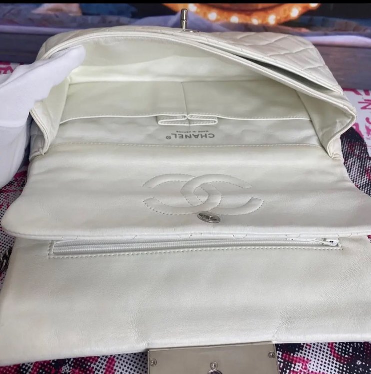 ダブルフラップショルダーバック（ブランドバッグ）の商品画像 - 査定依頼日：2023年8月30日 - 最高査定価格：430,000円