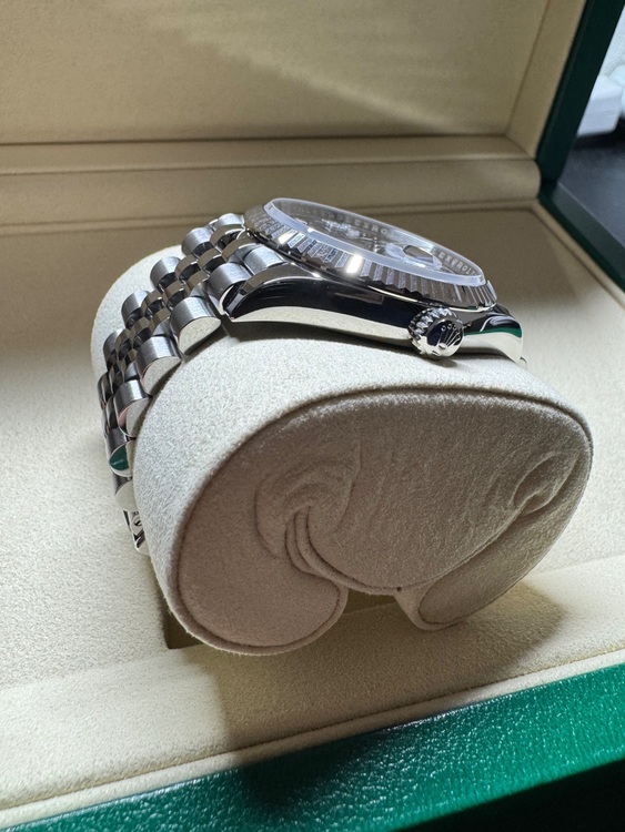 ロレックス デイトジャスト 126234（高級時計）の商品画像 - 査定依頼日：2025年11月22日 - 最高査定価格：2,320,000円