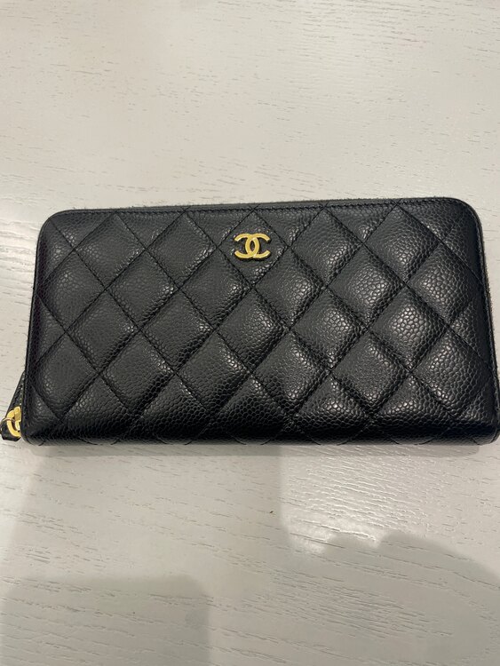 ロングジップウォレット（ブランド財布・小物）の商品画像 - 査定依頼日：2025年2月8日 - 最高査定価格：70,000円