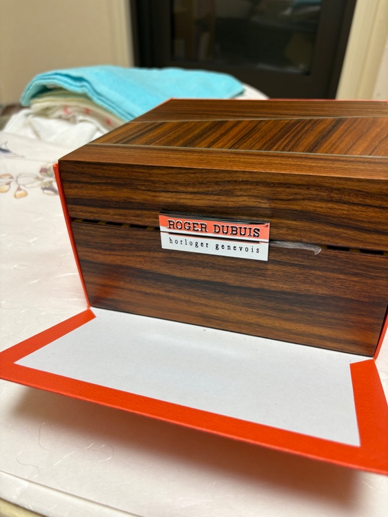 ロジェ・デュブイ その他 G3（高級時計）の商品画像 - 査定依頼日：2025年12月6日 - 最高査定価格：1,000,000円