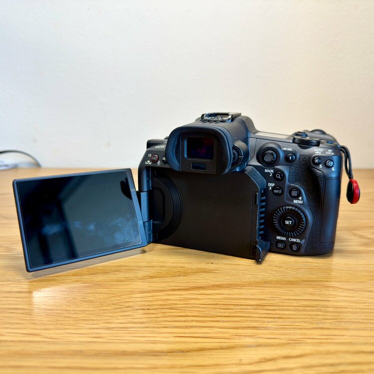R5C（カメラ）の商品画像 - 査定依頼日：2026年5月19日 - 最高査定価格：100,000円