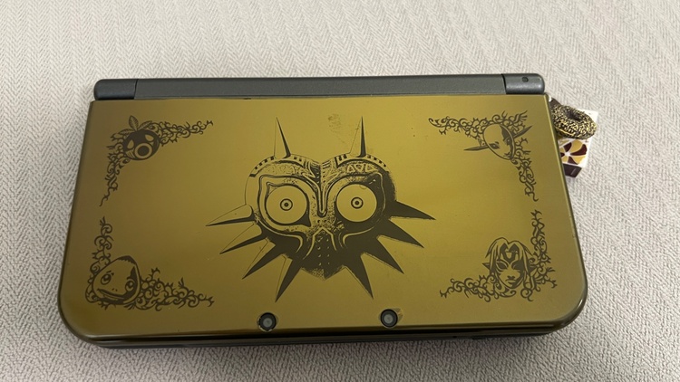 Newニンテンドー3DS LL ゼルダの伝説 ムジュラの仮面 エディション 本体 ニンテンドー3DS（ゲーム機本体・ゲームソフト）の商品画像 - 査定依頼日：2026年10月11日 - 最高査定価格：32,000円