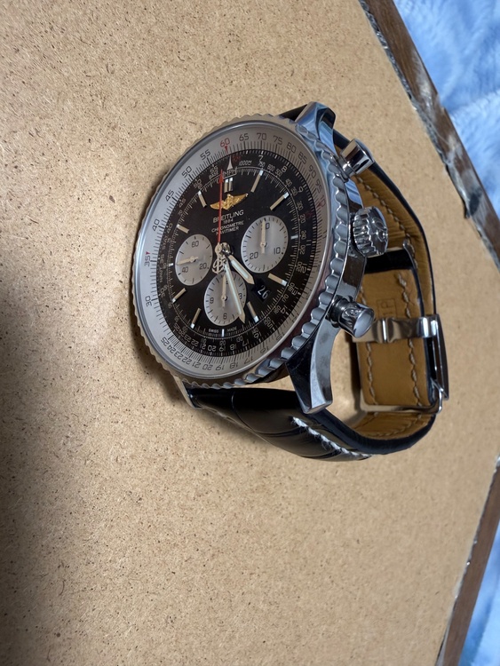 ブライトリング ナビタイマー 型番AB0127       時計番号　3201754（高級時計）の商品画像 - 査定依頼日：2026年1月26日 - 最高査定価格：610,000円