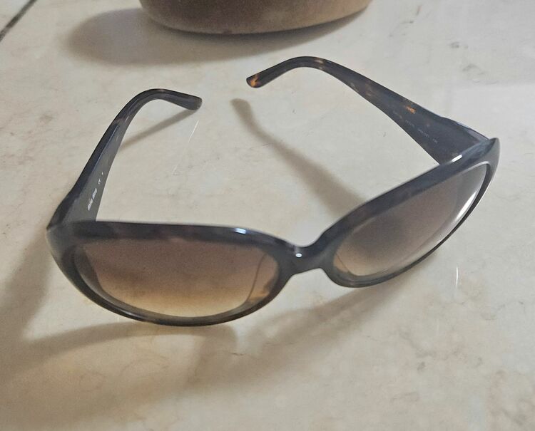 サングラス（ブランド財布・小物）の商品画像 - 査定依頼日：2025年9月26日 - 最高査定価格：5,000円