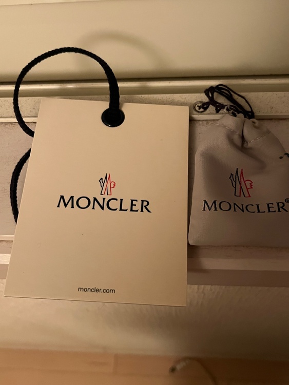 モンクレールダウン（古着・ファッション）の商品画像 - 査定依頼日：2026年1月6日 - 最高査定価格：24,000円