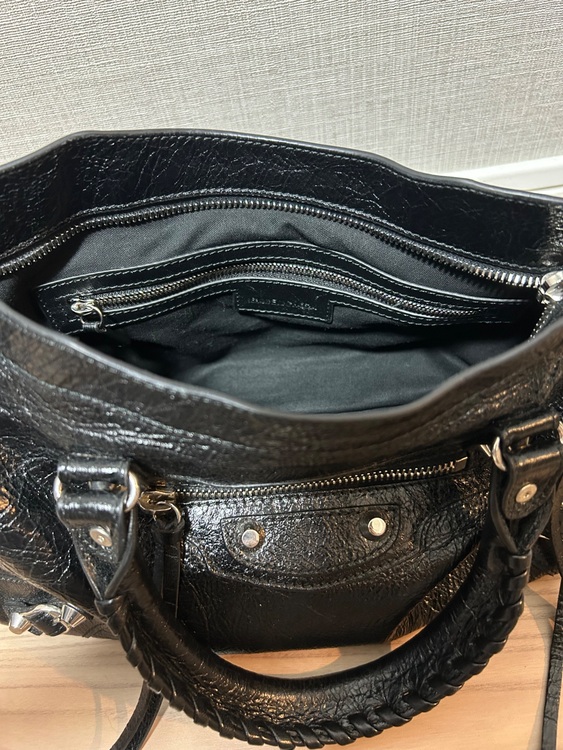 バレンシアガ  （ブランドバッグ）の商品画像 - 査定依頼日：2025年8月15日 - 最高査定価格：150,000円