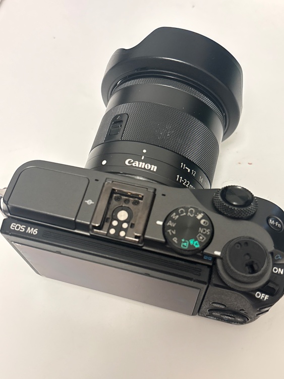 Eos m6（カメラ）の商品画像 - 査定依頼日：2026年6月9日 - 最高査定価格：16,100円
