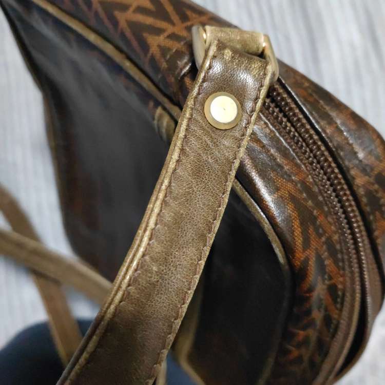 マリオ・バレンチノ　ショルダーバッグ（古着・ファッション）の商品画像 - 査定依頼日：2023年2月10日