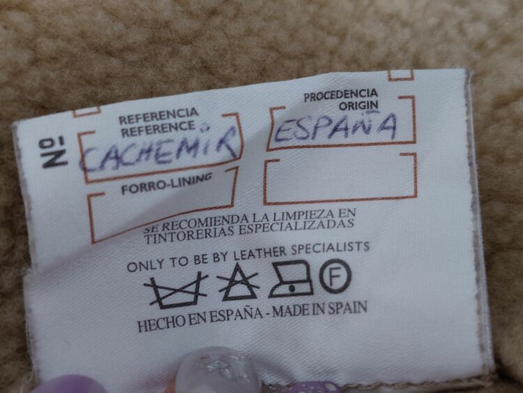 ブルーリボン社のムートンコート（古着・ファッション）の商品画像 - 査定依頼日：2025年10月25日 - 最高査定価格：1,000円