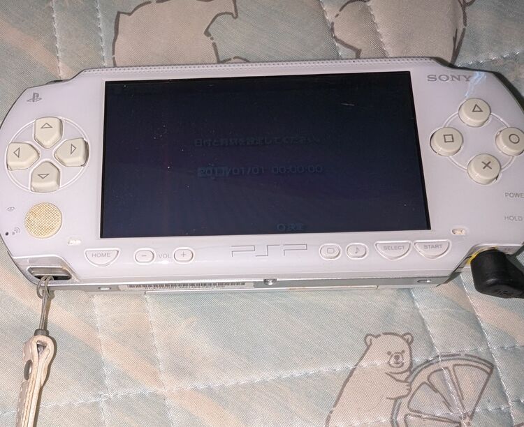 PSP1000 セラミックホワイト（ゲーム機本体・ゲームソフト）の商品画像 - 査定依頼日：2025年6月2日 - 最高査定価格：800円