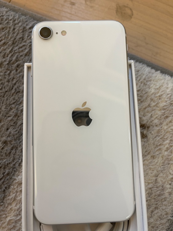 iPhone SE (第 2 世代) 64GB SIMフリー（スマホ）の商品画像 - 査定依頼日：2026年4月24日 - 最高査定価格：3,000円